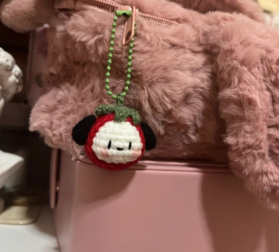 Búp bê móc len hình trái dâu tây đáng yêu và dễ thương