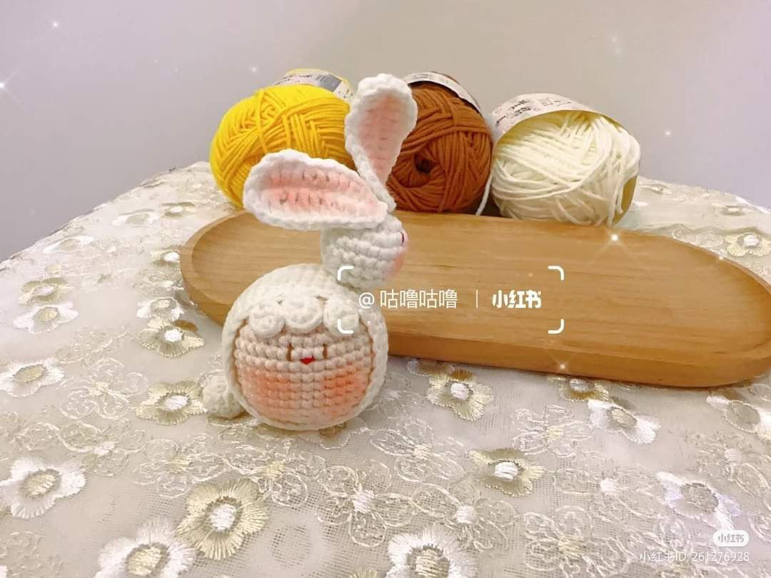 Búp bê móc len thỏ và hoa vàng siêu dễ thương