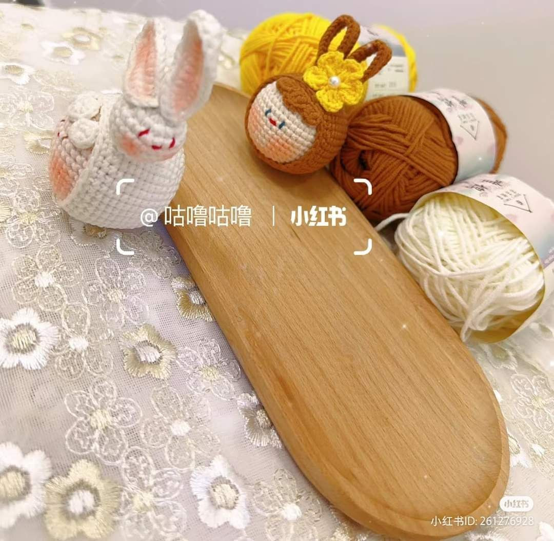 Búp bê móc len thỏ và hoa vàng siêu dễ thương