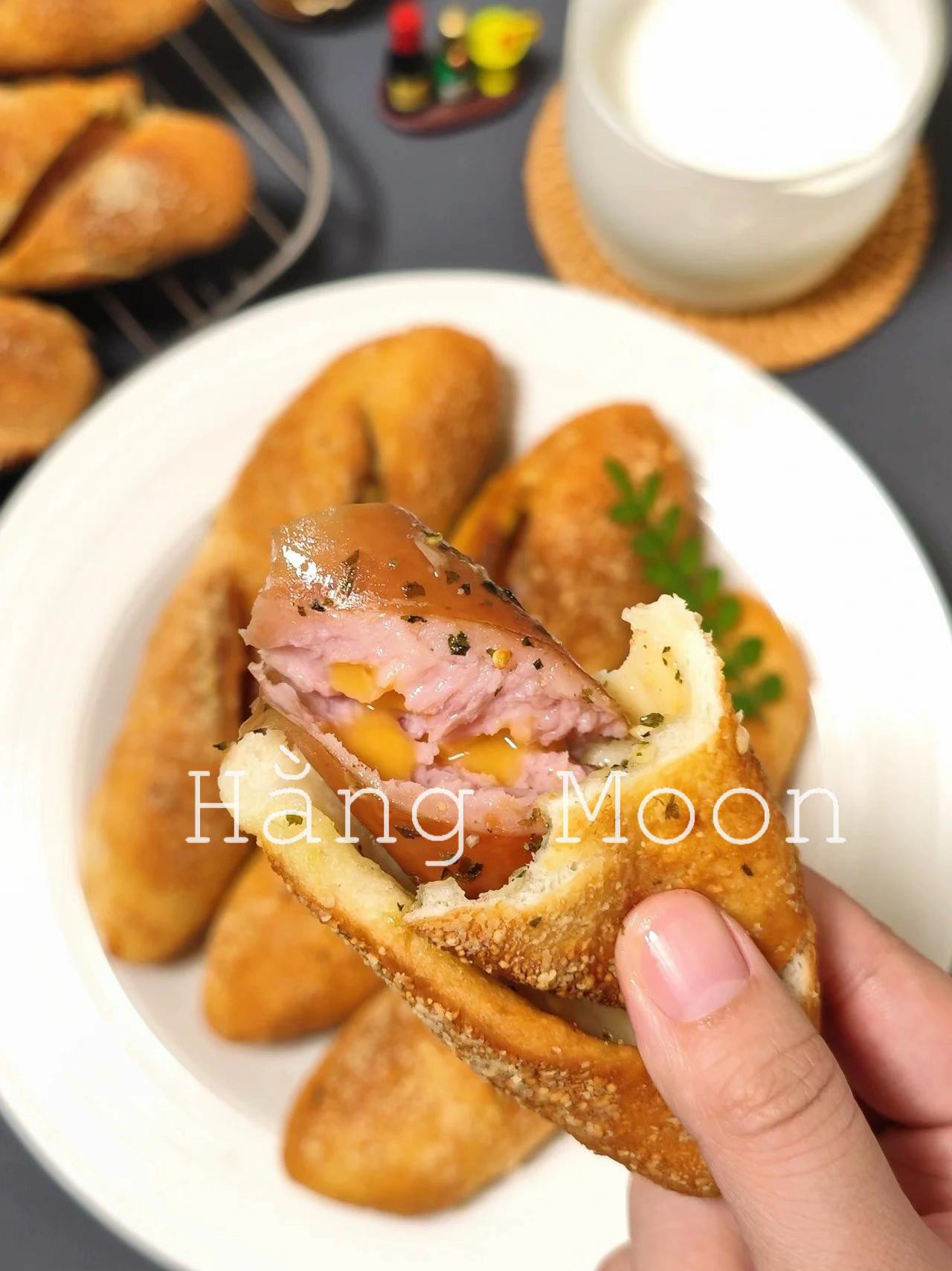 CÁCH LÀM BÁNH CUỘN XÚC XÍCH SỐT BƠ TỎI BẰNG NỒI CHIÊN KHÔNG DẦU 🥖