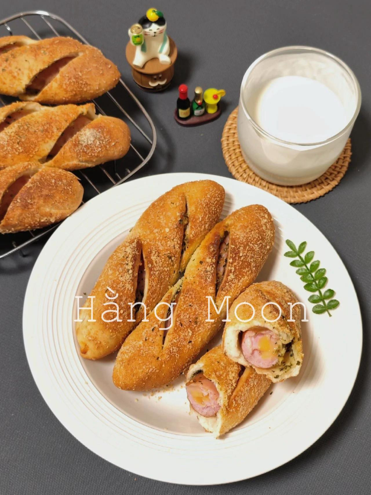 CÁCH LÀM BÁNH CUỘN XÚC XÍCH SỐT BƠ TỎI BẰNG NỒI CHIÊN KHÔNG DẦU 🥖