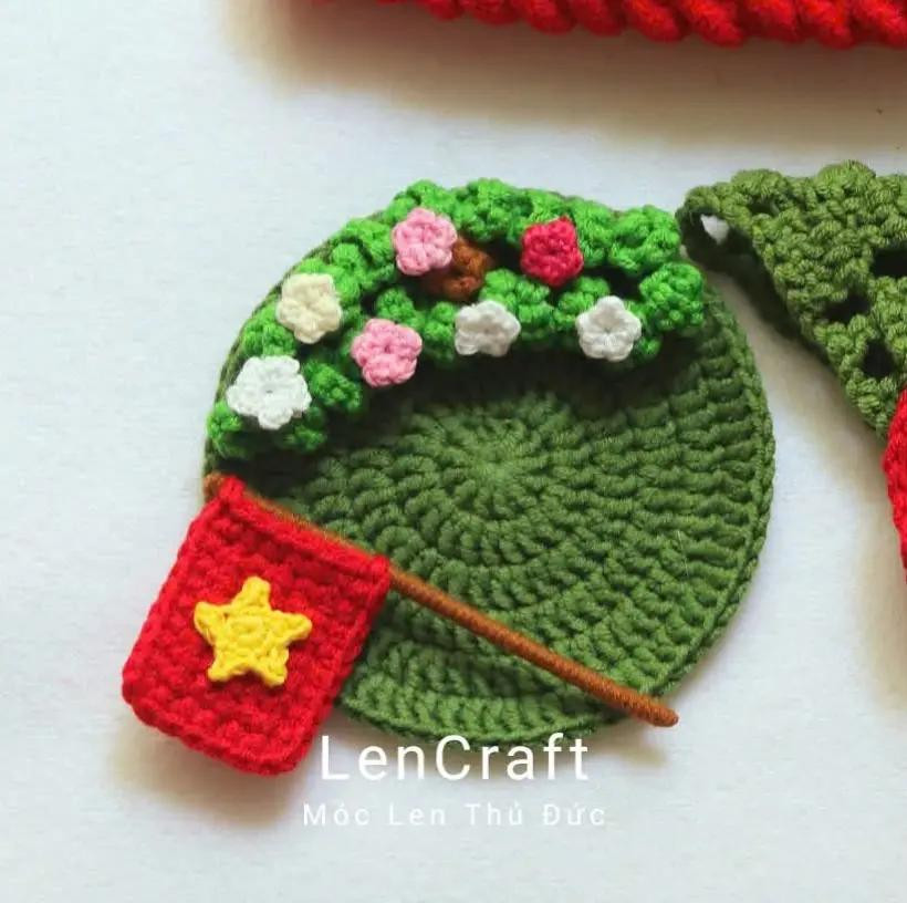 Cách móc cờ đỏ sao vàng trên nền hoa len xanh