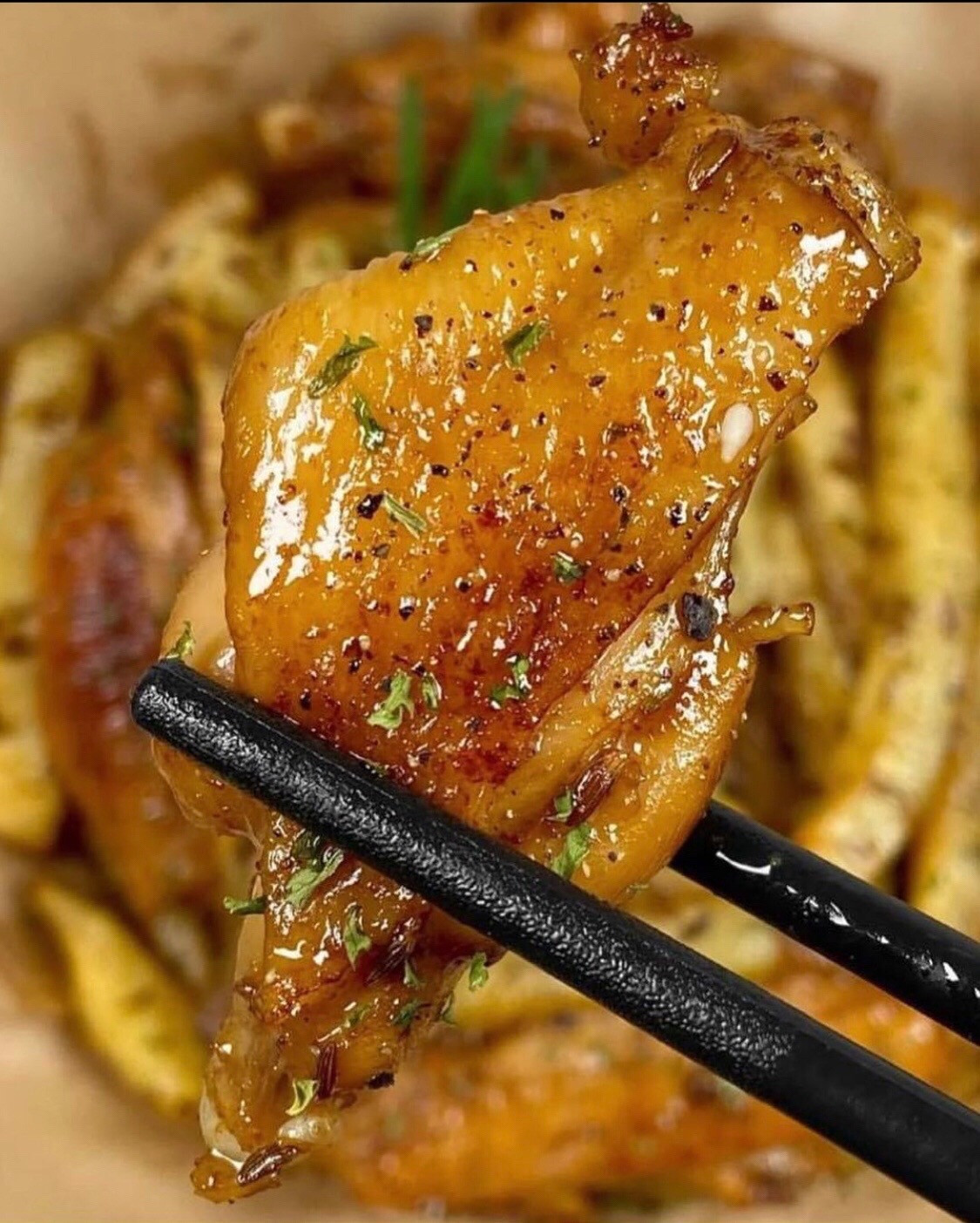 Cánh Gà Chiên Giòn Xào Khoai Tây Thơm Lừng