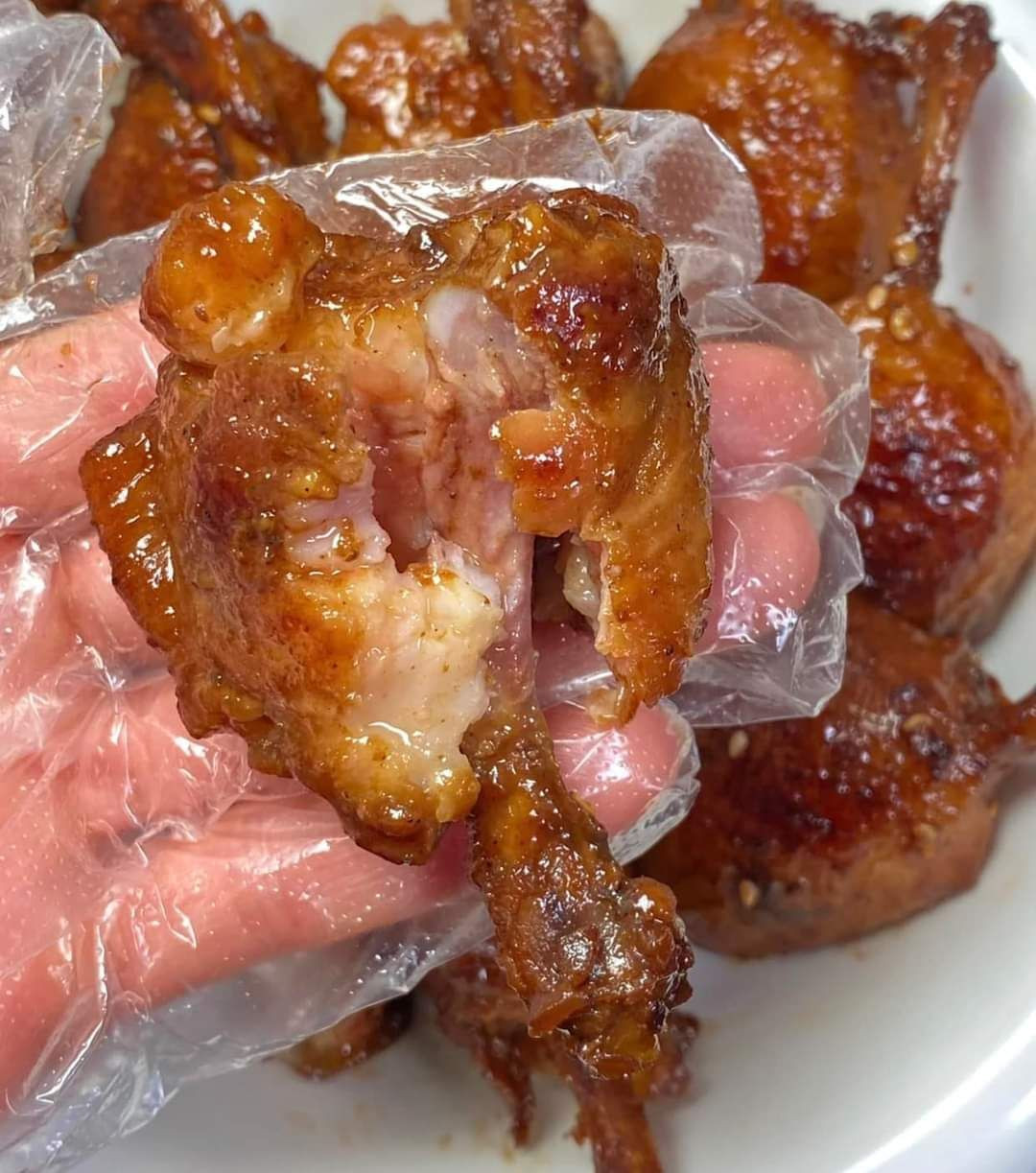 CÁNH GÀ NHỒI TÔM RIM COCA