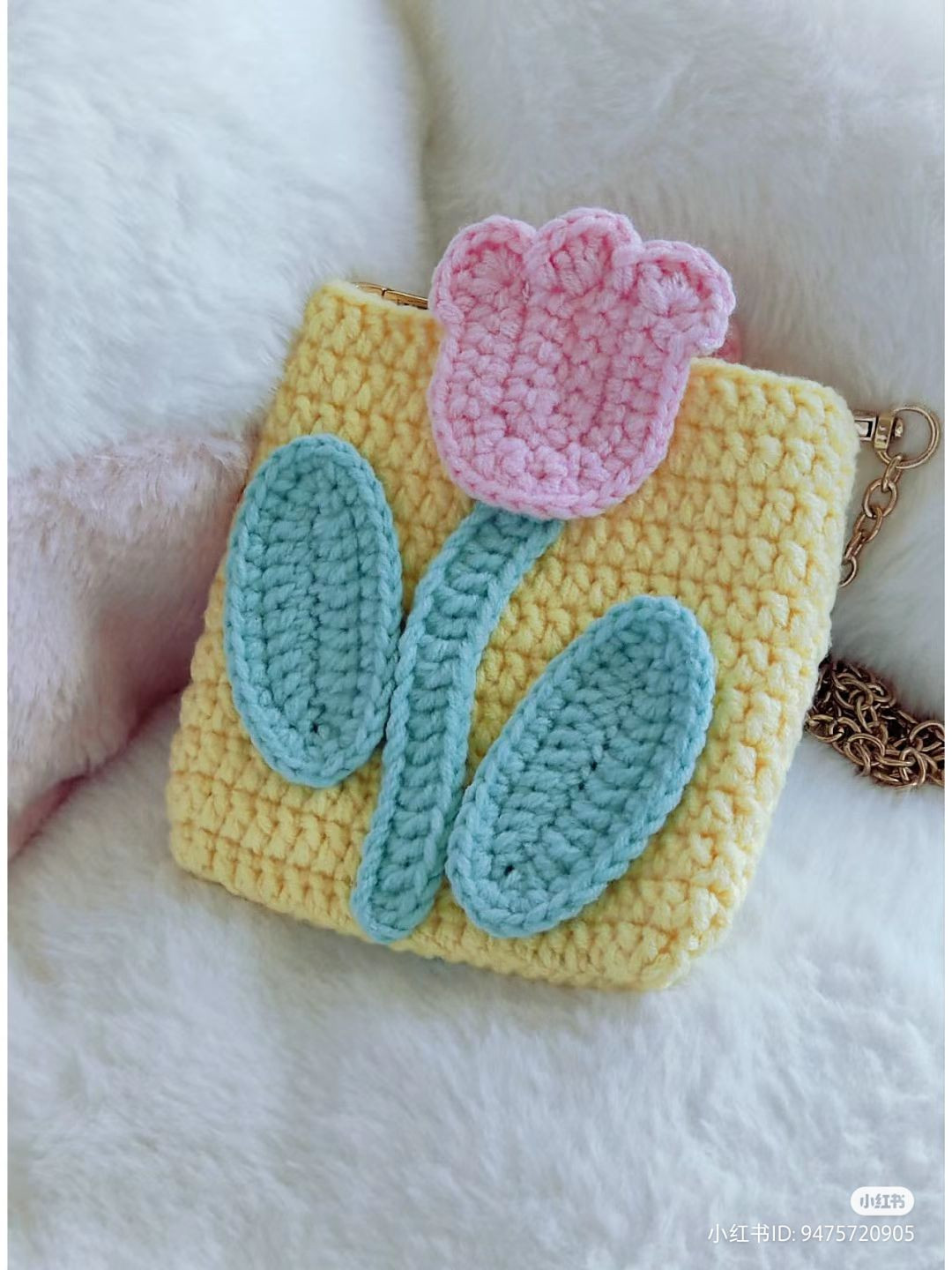 Charming Crochet Bag with Floral Design for Stylish Outings