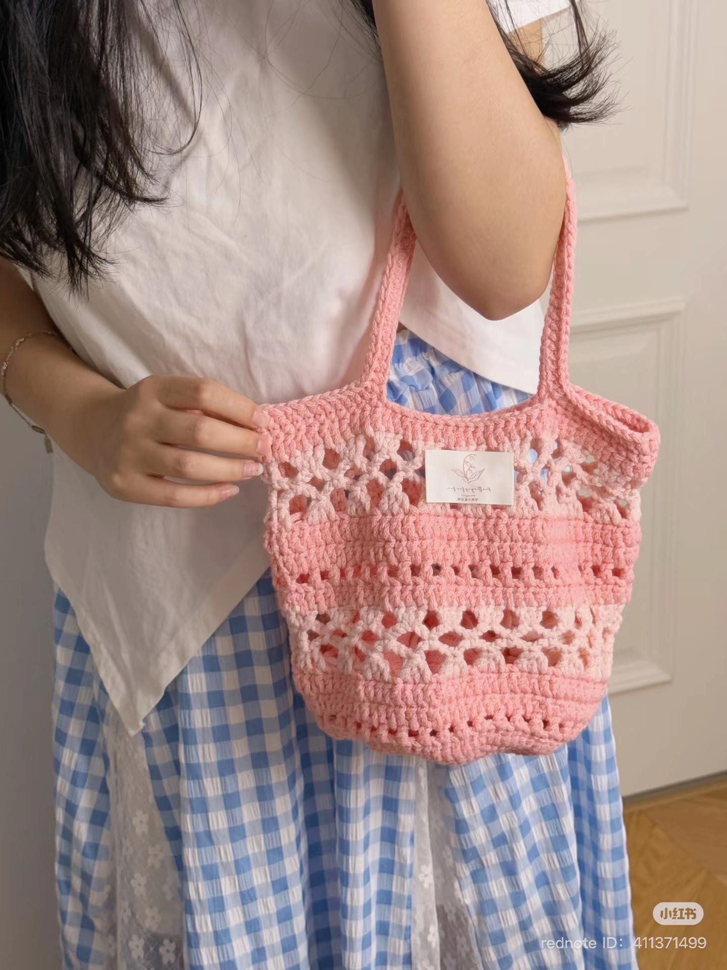 Charming Pink Crochet Bag with Elegant Lace Pattern Design