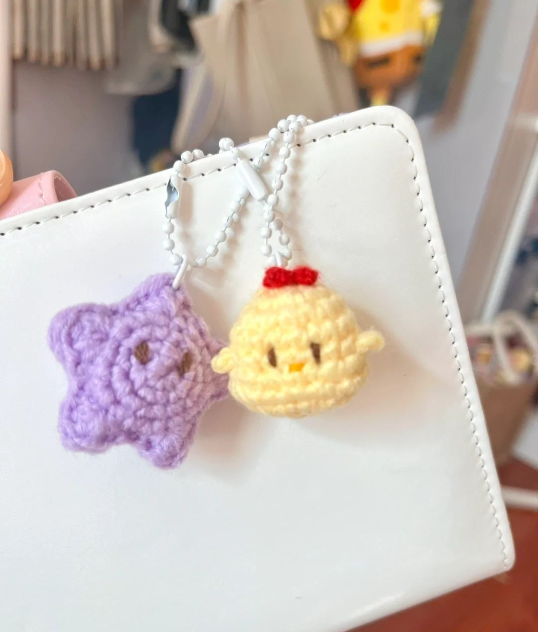 Chart móc len gà vàng dễ thương cho móc khóa