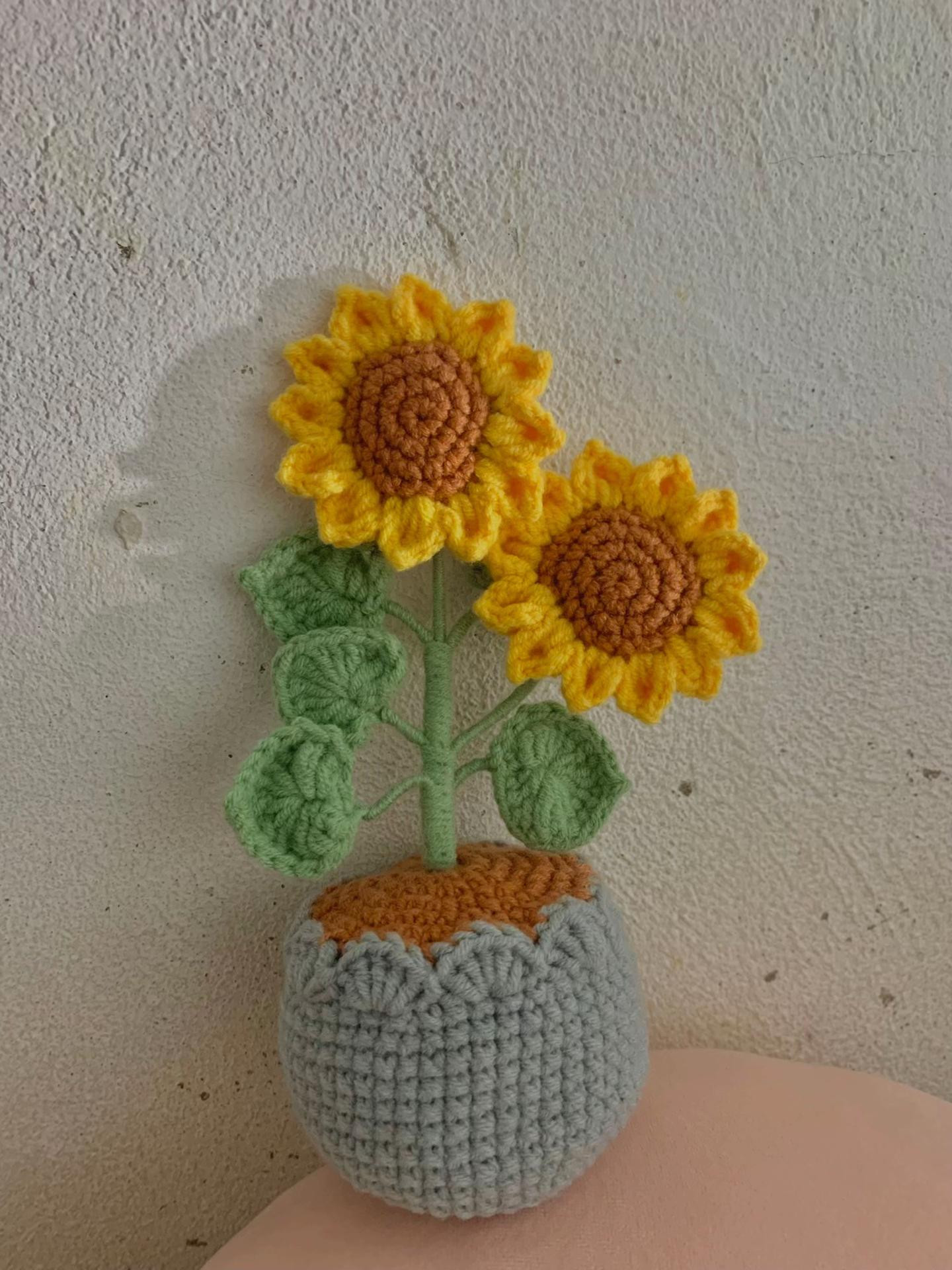 Chart móc len hoa hướng dương trong chậu dễ thương và sinh động