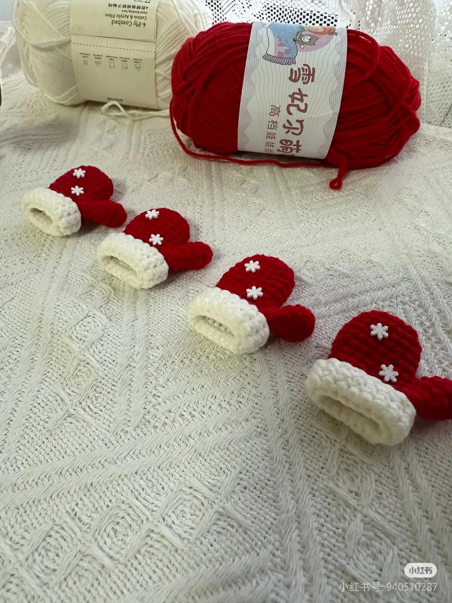 Christmas Yarn Patterns and Decoration Accessories for Festive Crafting
