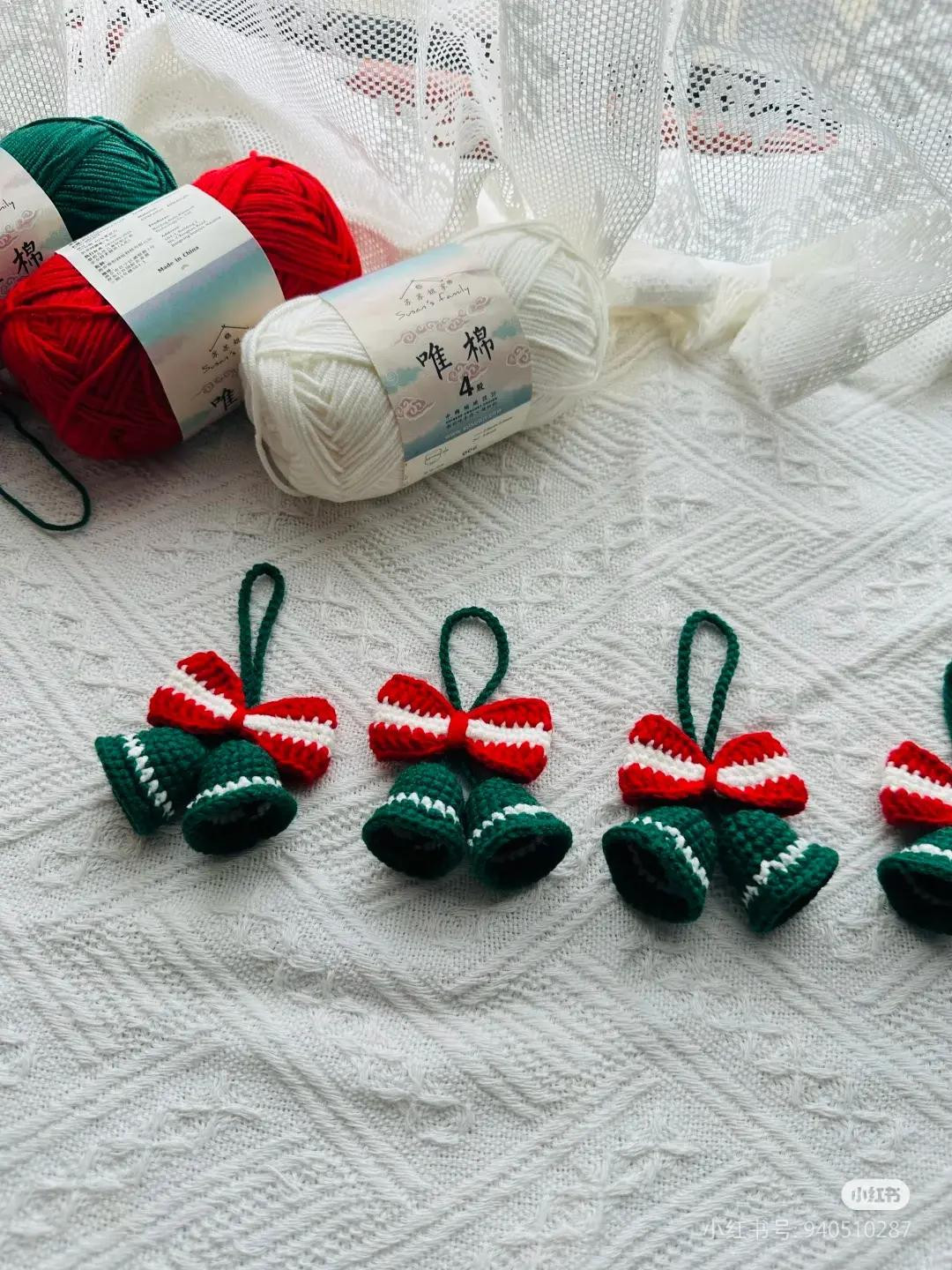 Christmas Yarn Patterns and Decoration Accessories for Festive Crafting