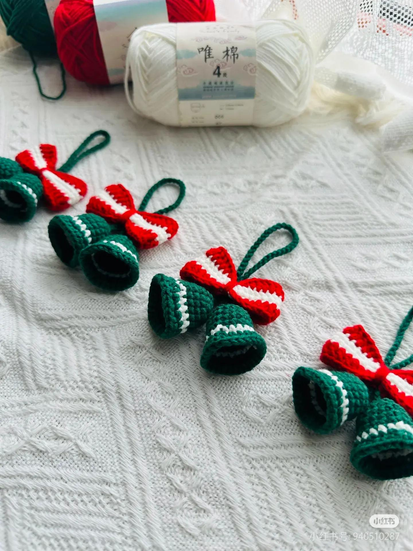 Christmas Yarn Patterns and Decoration Accessories for Festive Crafting