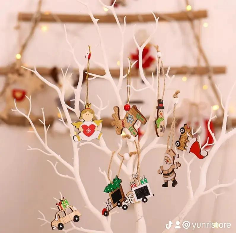 Christmas Yarn Patterns and Decoration Accessories for Festive Crafting