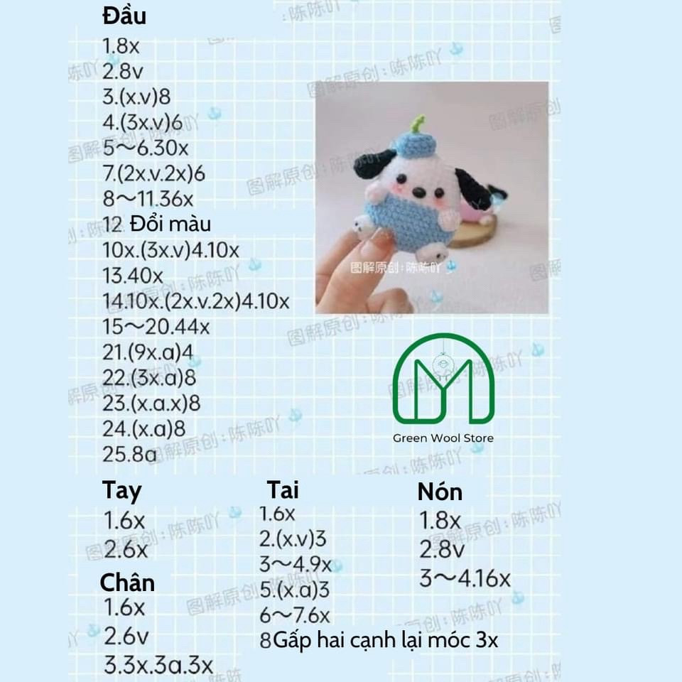 Chú chó len dễ thương với mũ xanh và tai đen