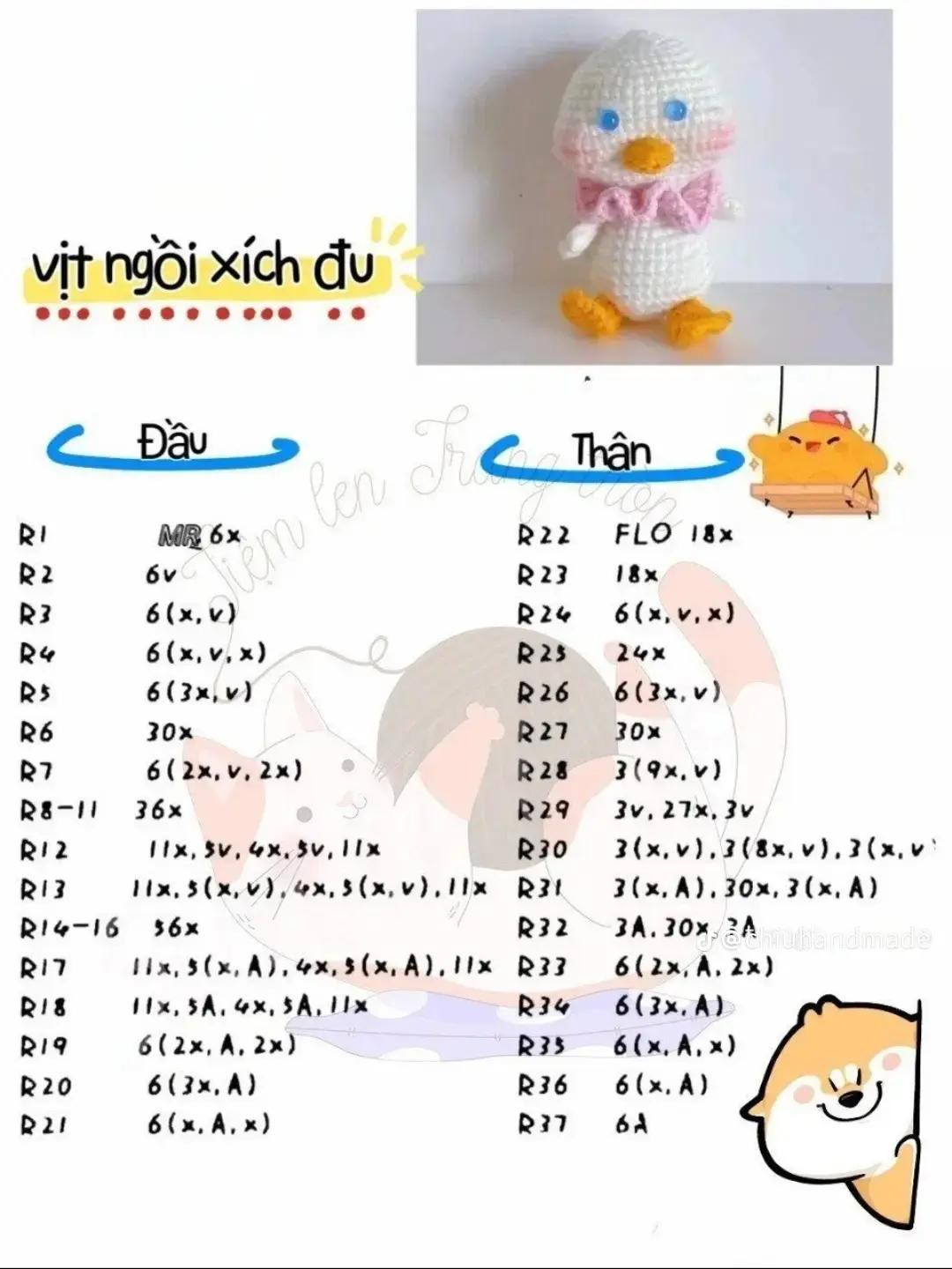 Chú vịt len đáng yêu đung đưa trên xích đu mùa hè