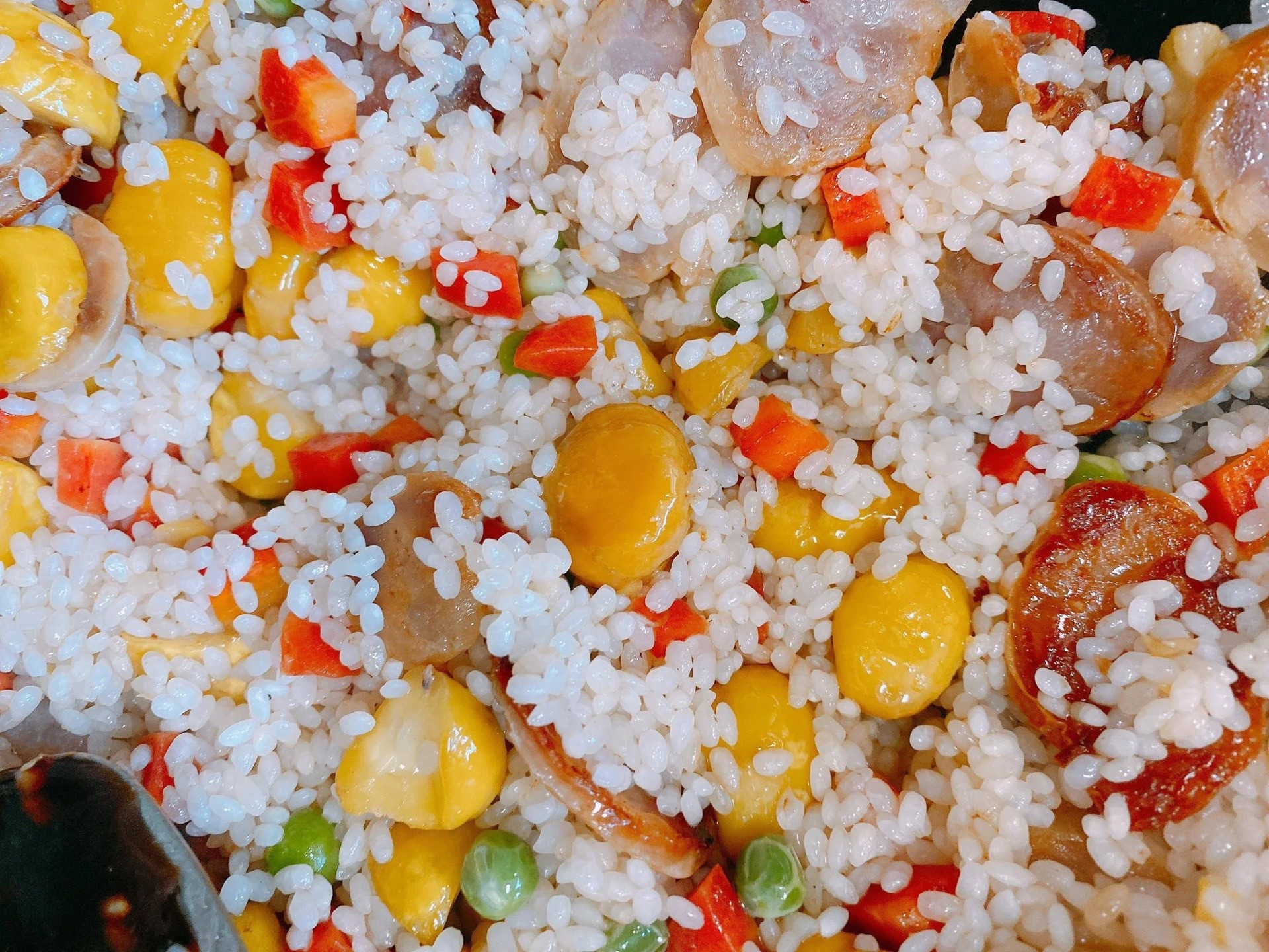 Cơm Lạp Xưởng Hạt Dẻ Đậm Đà Vị Tết