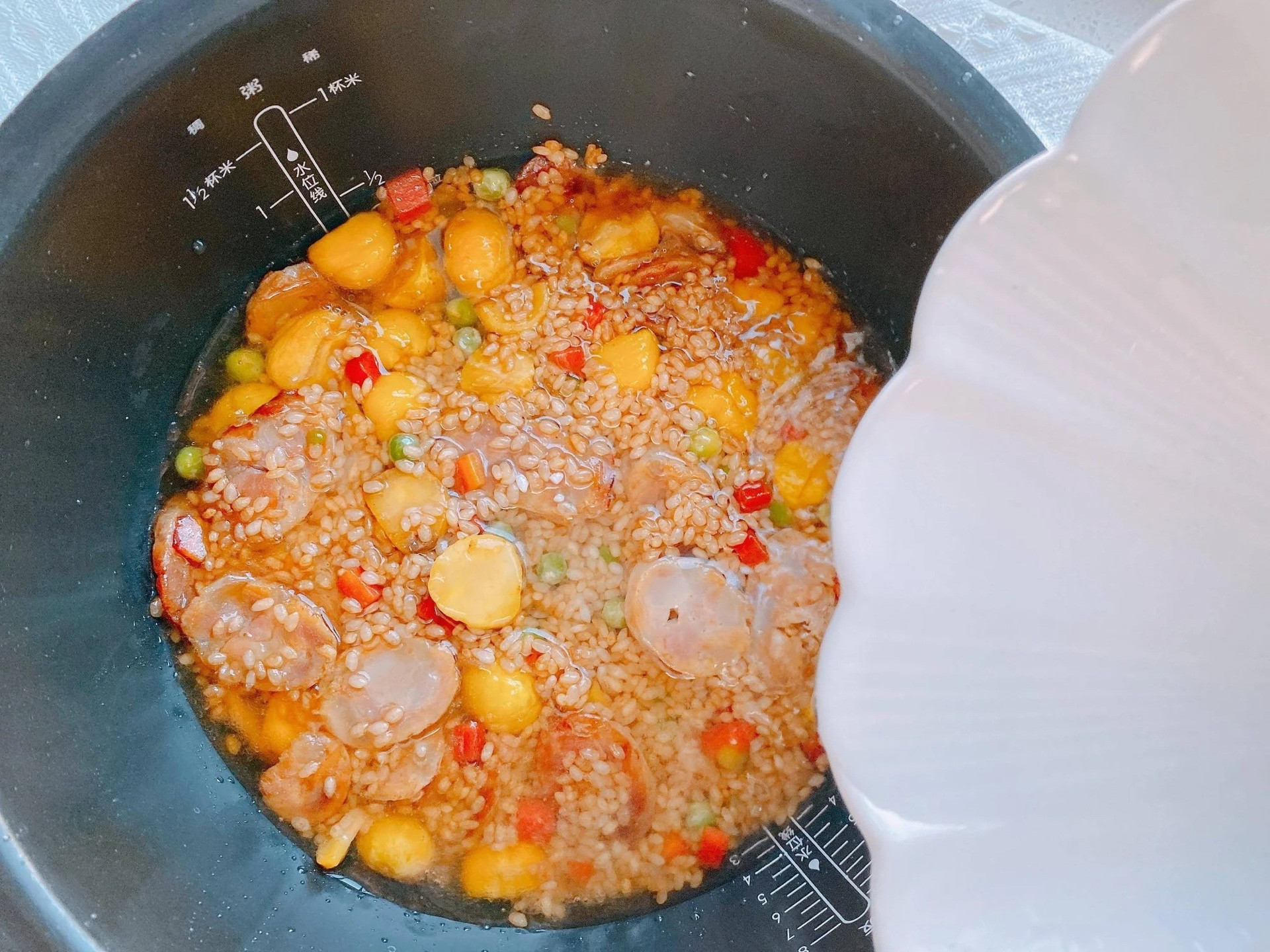 Cơm Lạp Xưởng Hạt Dẻ Đậm Đà Vị Tết