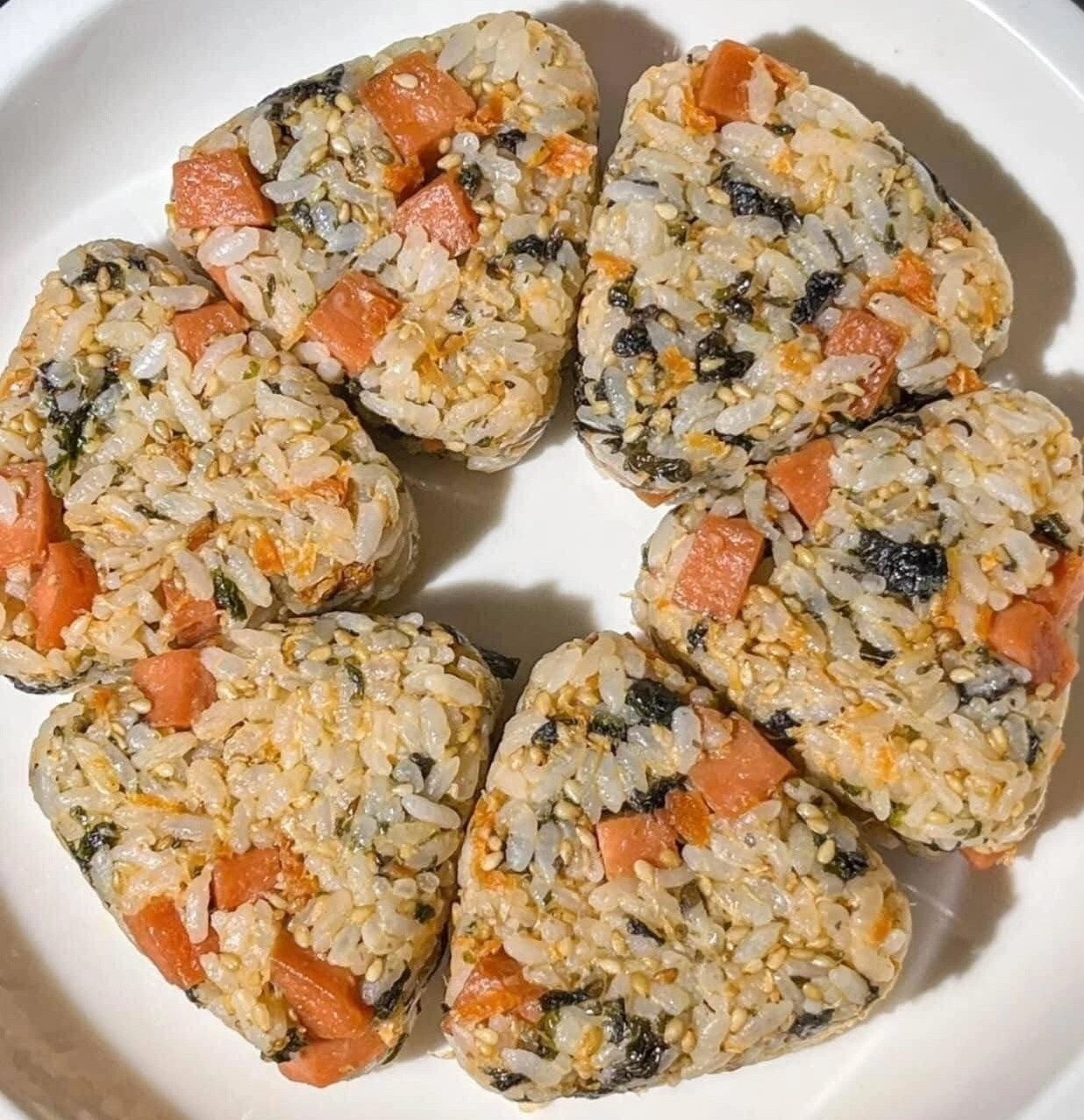 Cơm Nắm Rong Biển Xúc Xích Đậm Đà Hương Vị