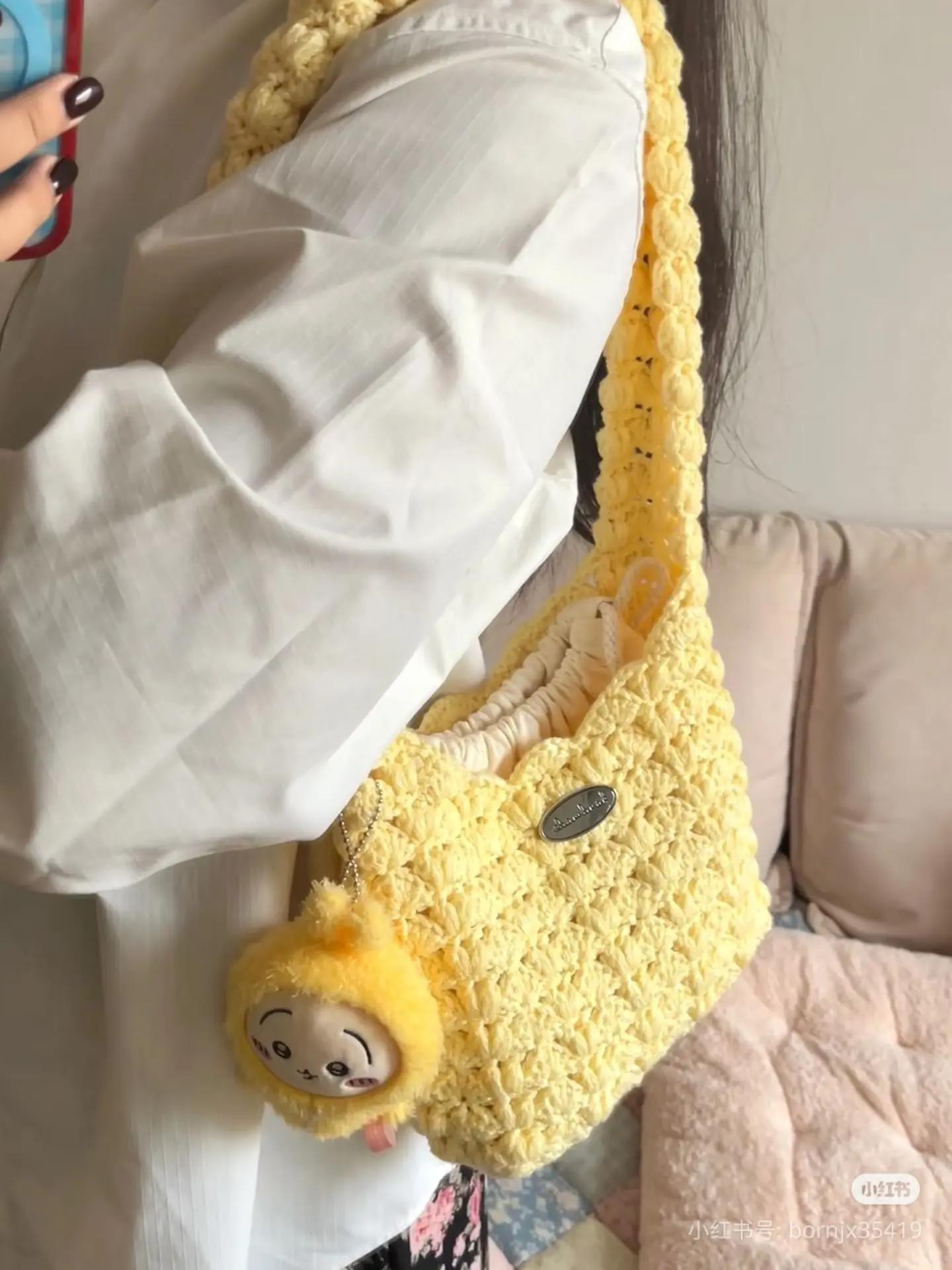 Crochet Beach Bag with Seashell Stitch Pattern for Summer Adventures