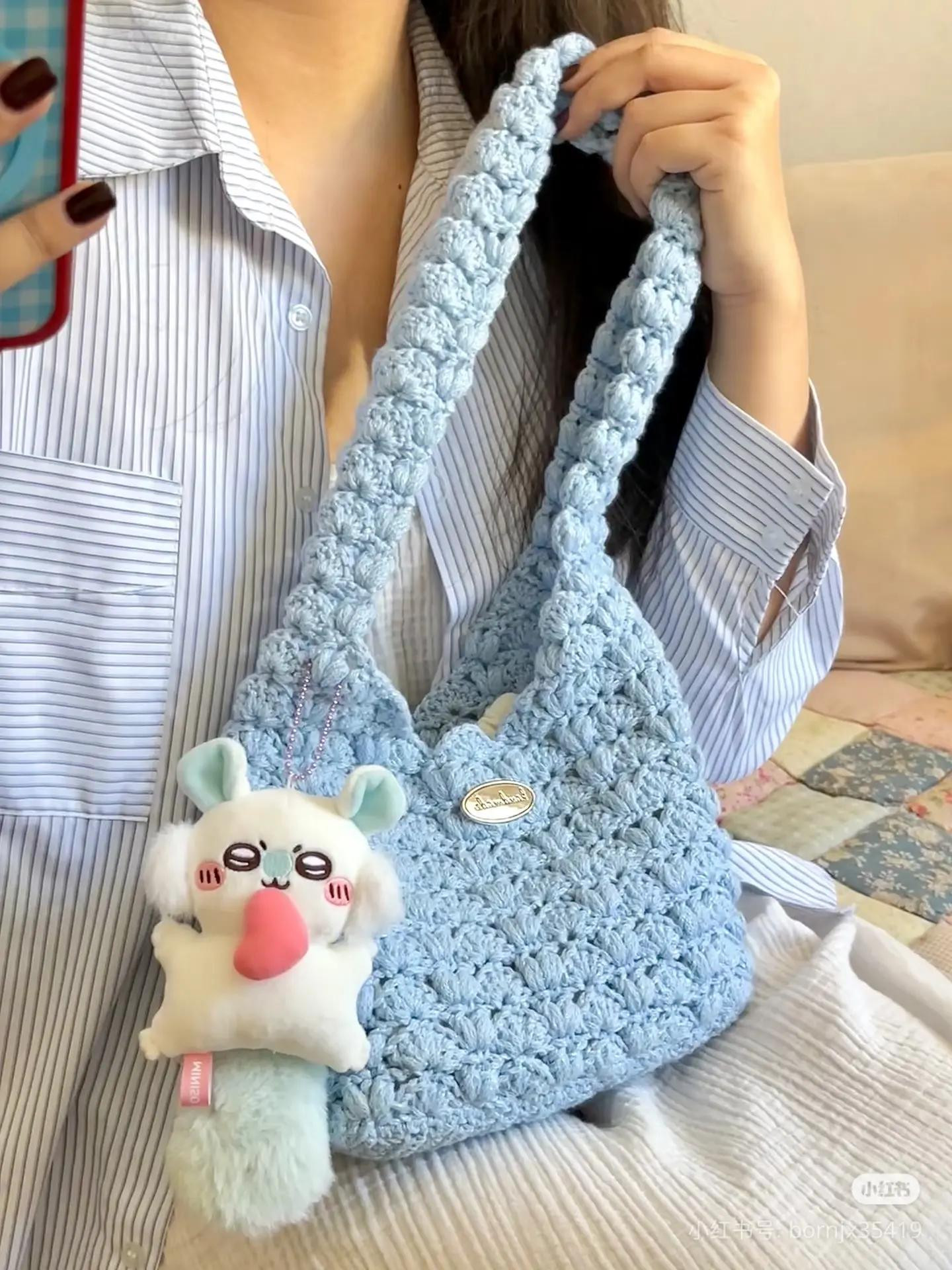 Crochet Beach Bag with Seashell Stitch Pattern for Summer Adventures