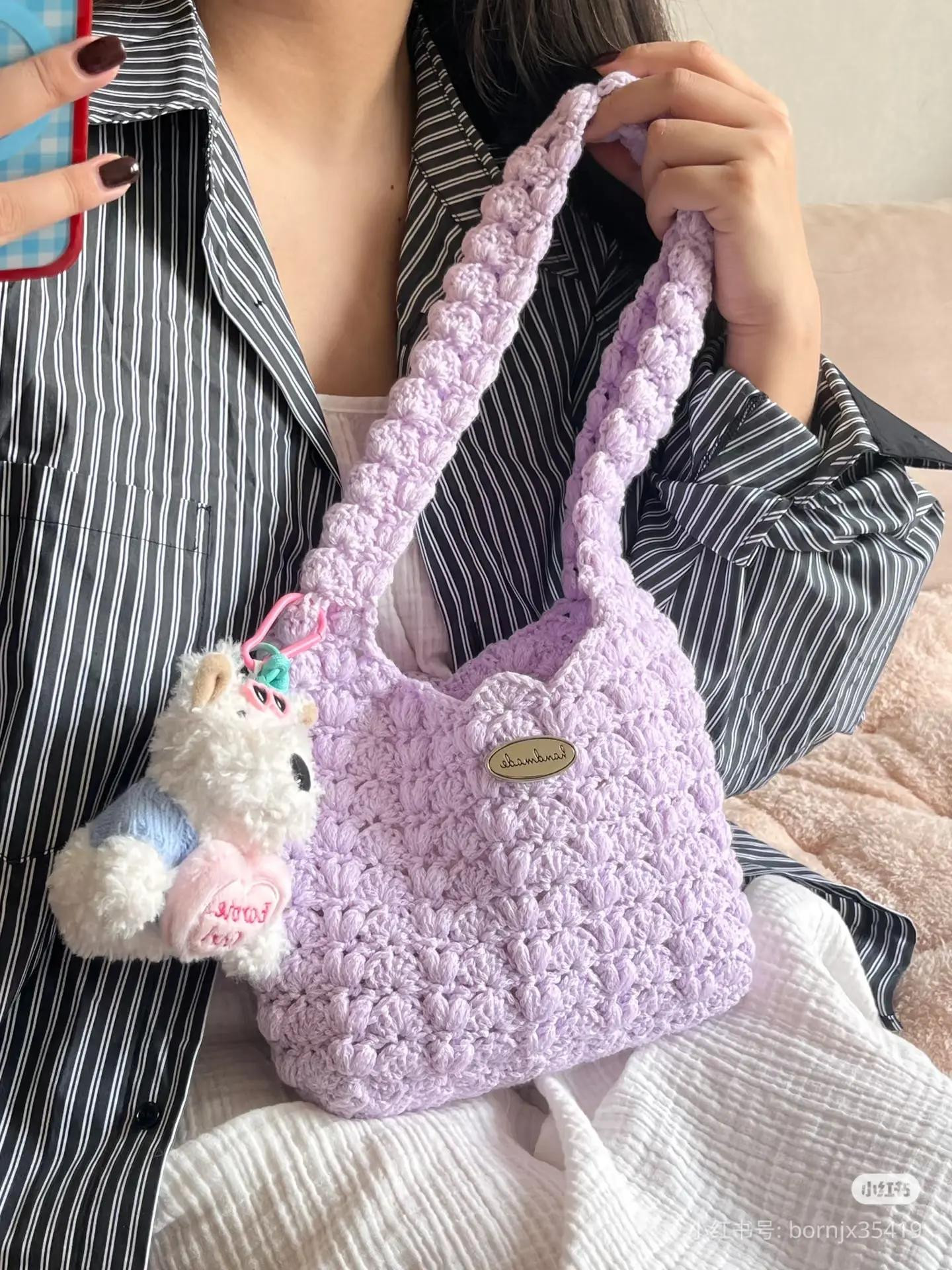 Crochet Beach Bag with Seashell Stitch Pattern for Summer Adventures