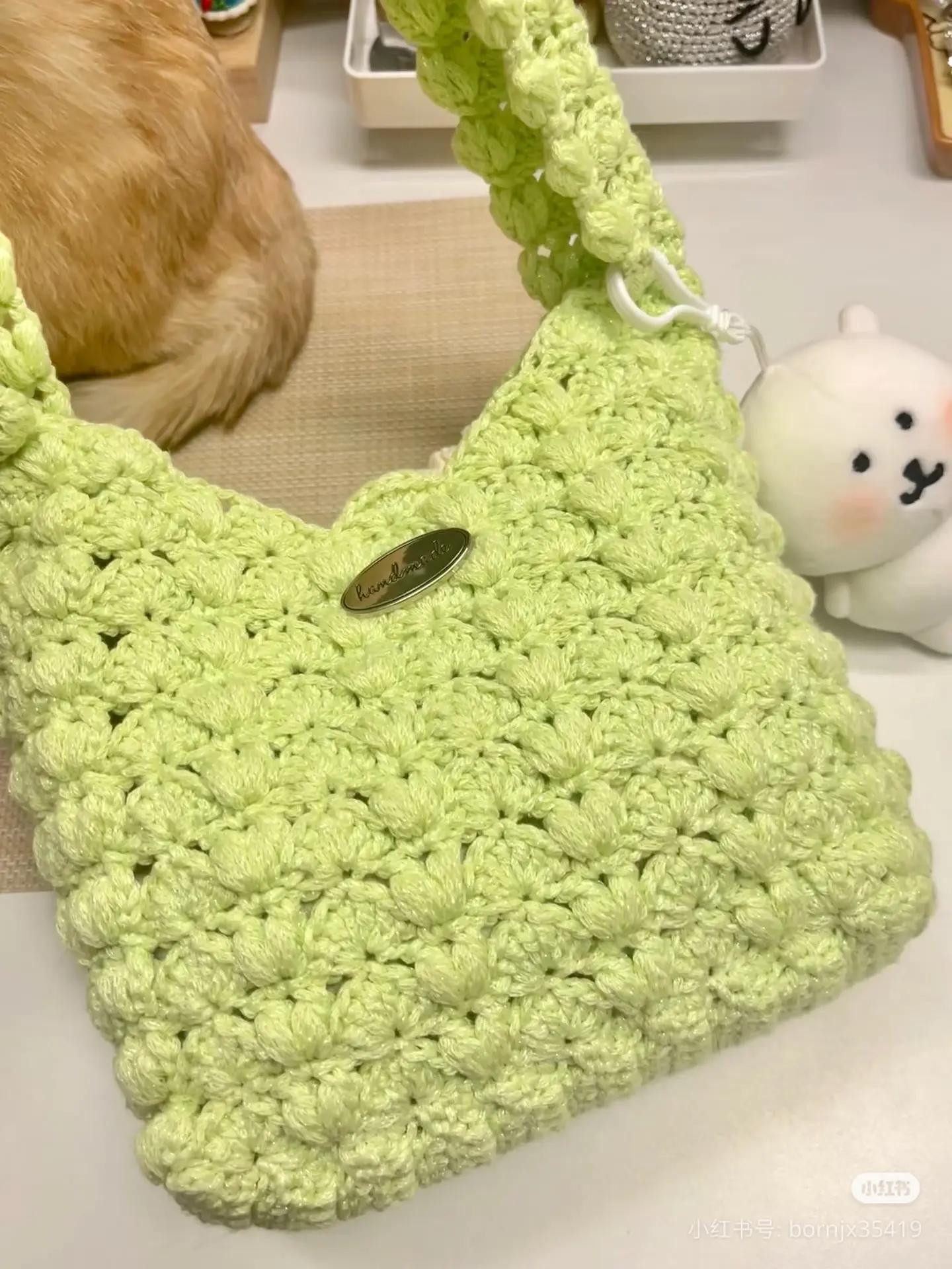 Crochet Beach Bag with Seashell Stitch Pattern for Summer Adventures