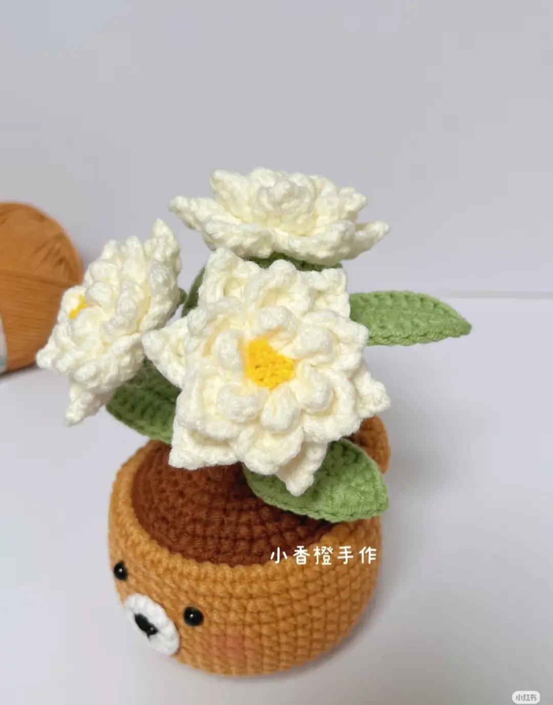 Crochet Bear Pot with White Flowers Pattern Tutorial