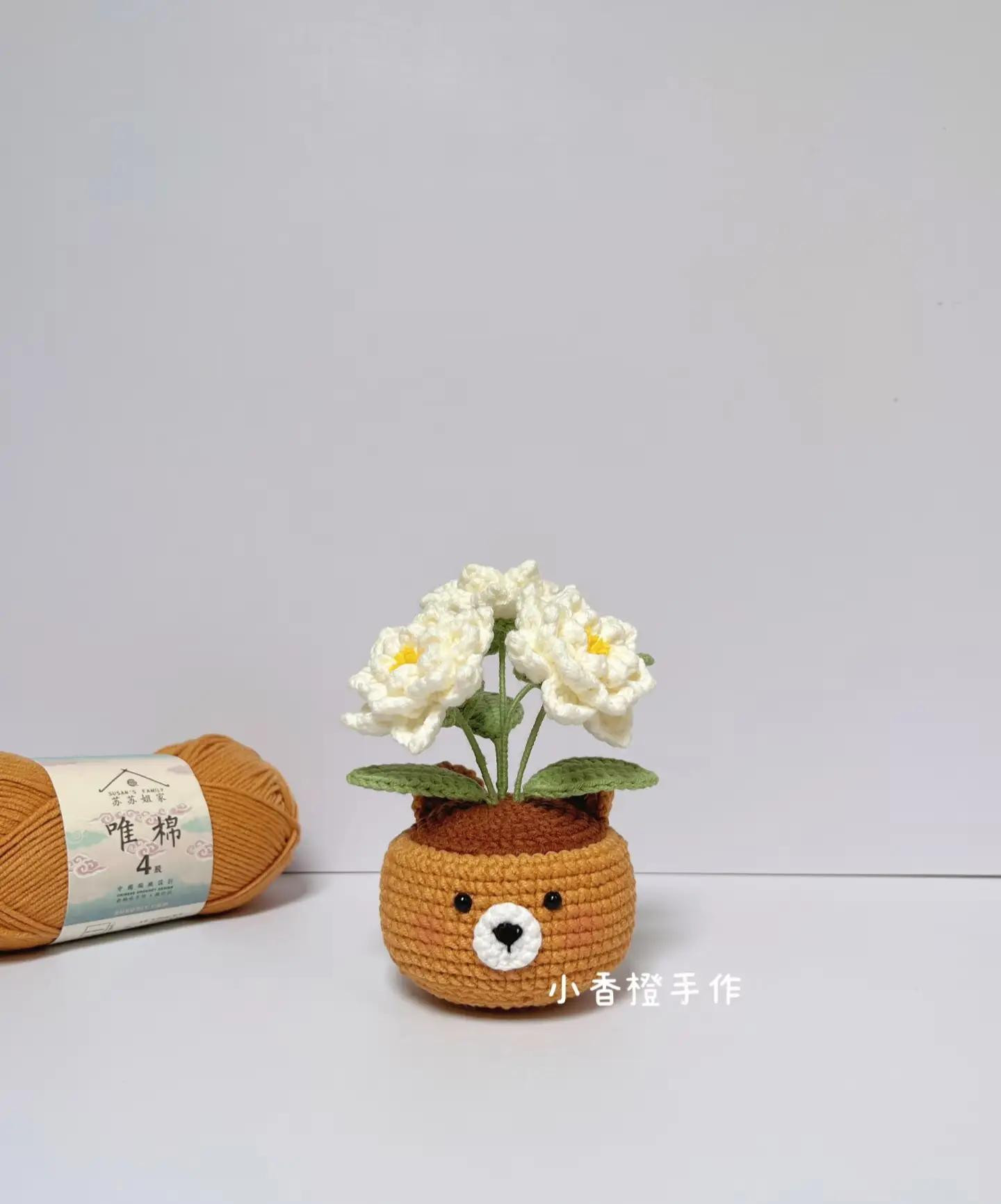 Crochet Bear Pot with White Flowers Pattern Tutorial