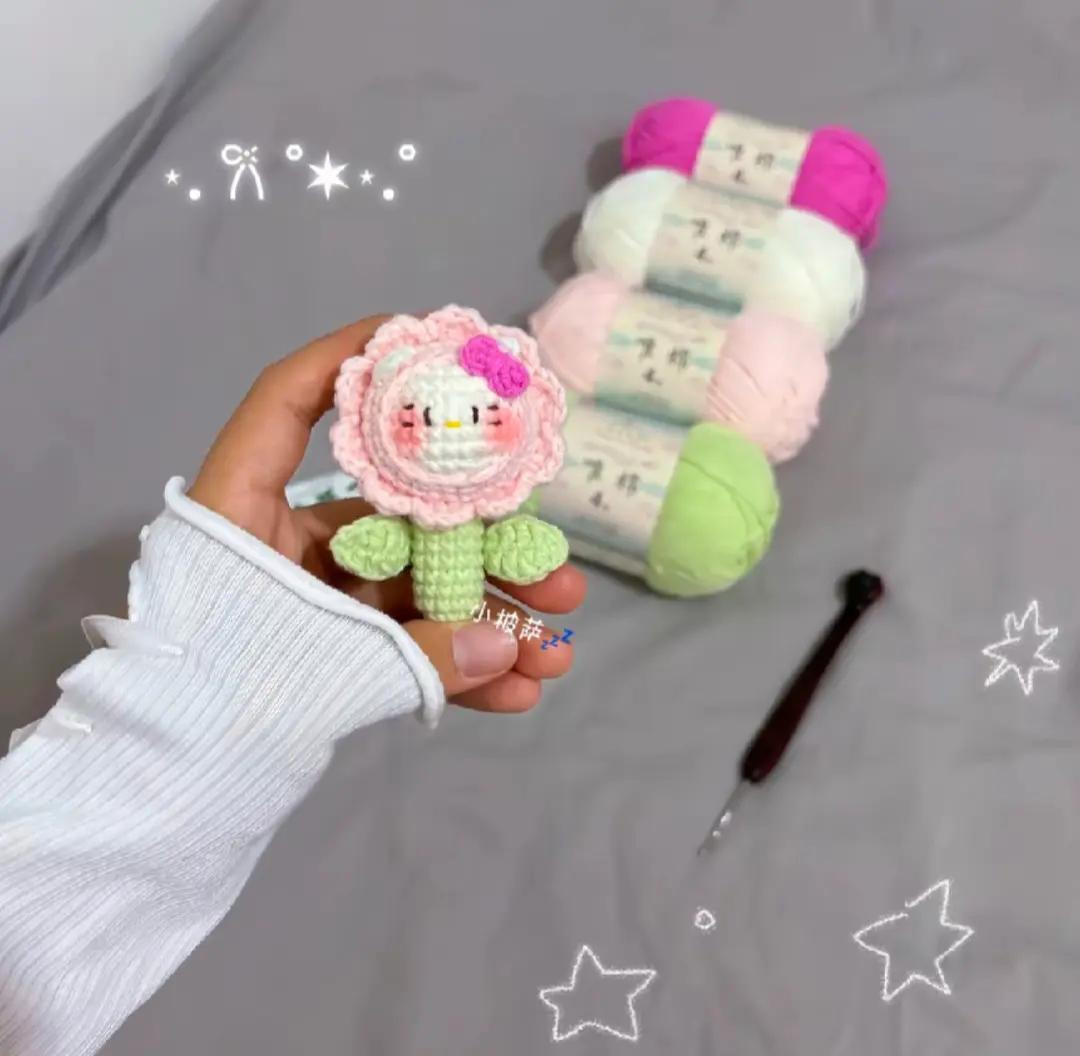 Crochet Cupcake Flowers with Soft Yarn Decoration