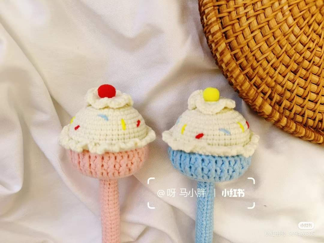 Crochet Cupcake Pens: Sweet Handmade Accessories for Writing