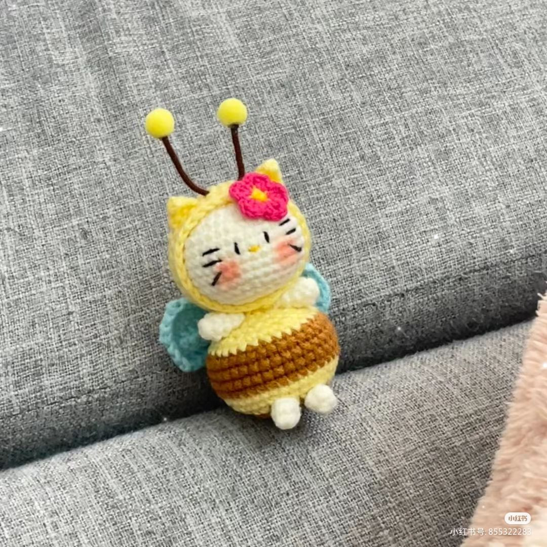 Crochet Cute Kitty in Bumblebee Outfit Pattern