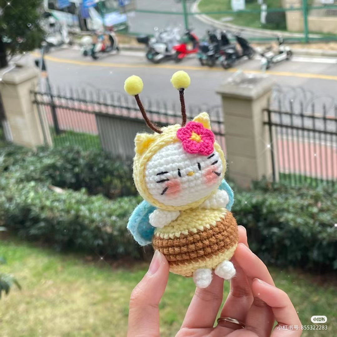 Crochet Cute Kitty in Bumblebee Outfit Pattern