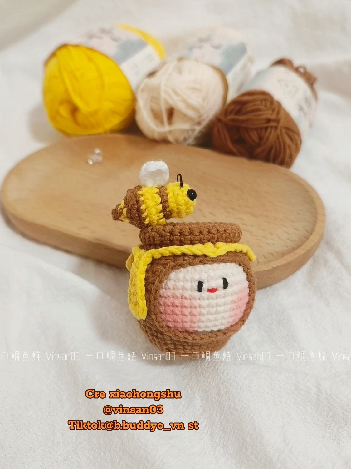 Crochet Honey Jar with Cute Bee Amigurumi Pattern