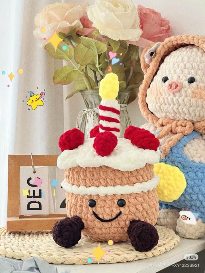 Crochet Layer Cake with Strawberry Topping Pattern