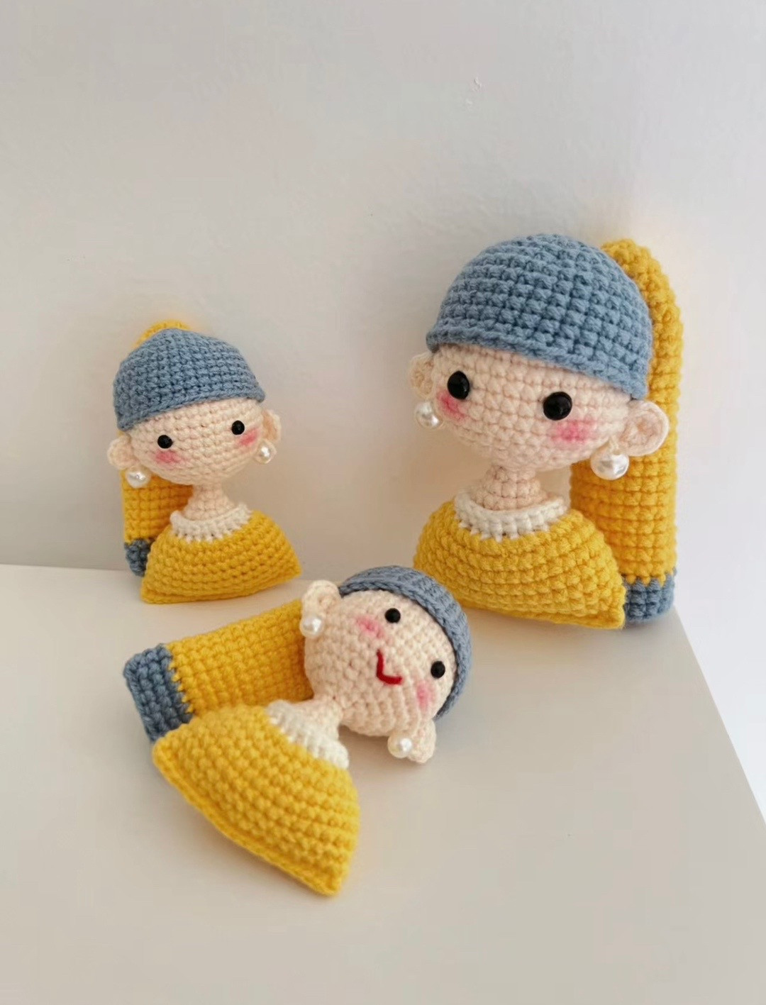 Crochet Pattern: Cute Winter Dolls with Beanies and Scarves