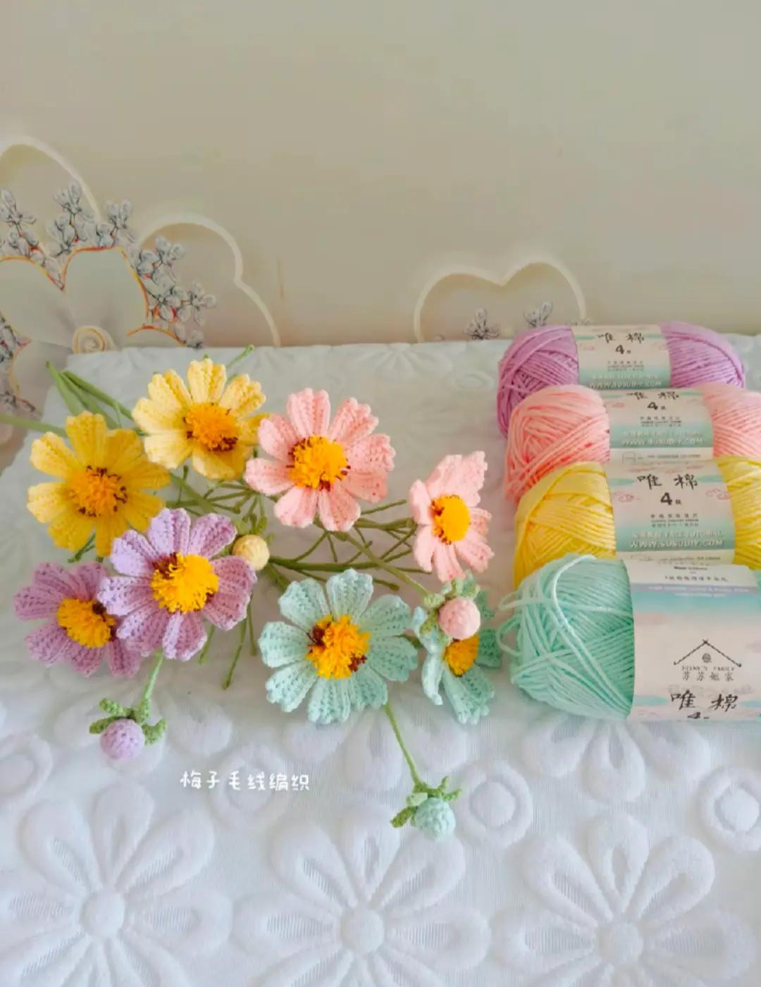 Crochet Pattern: Daffodil Flowers with Yarn Balls