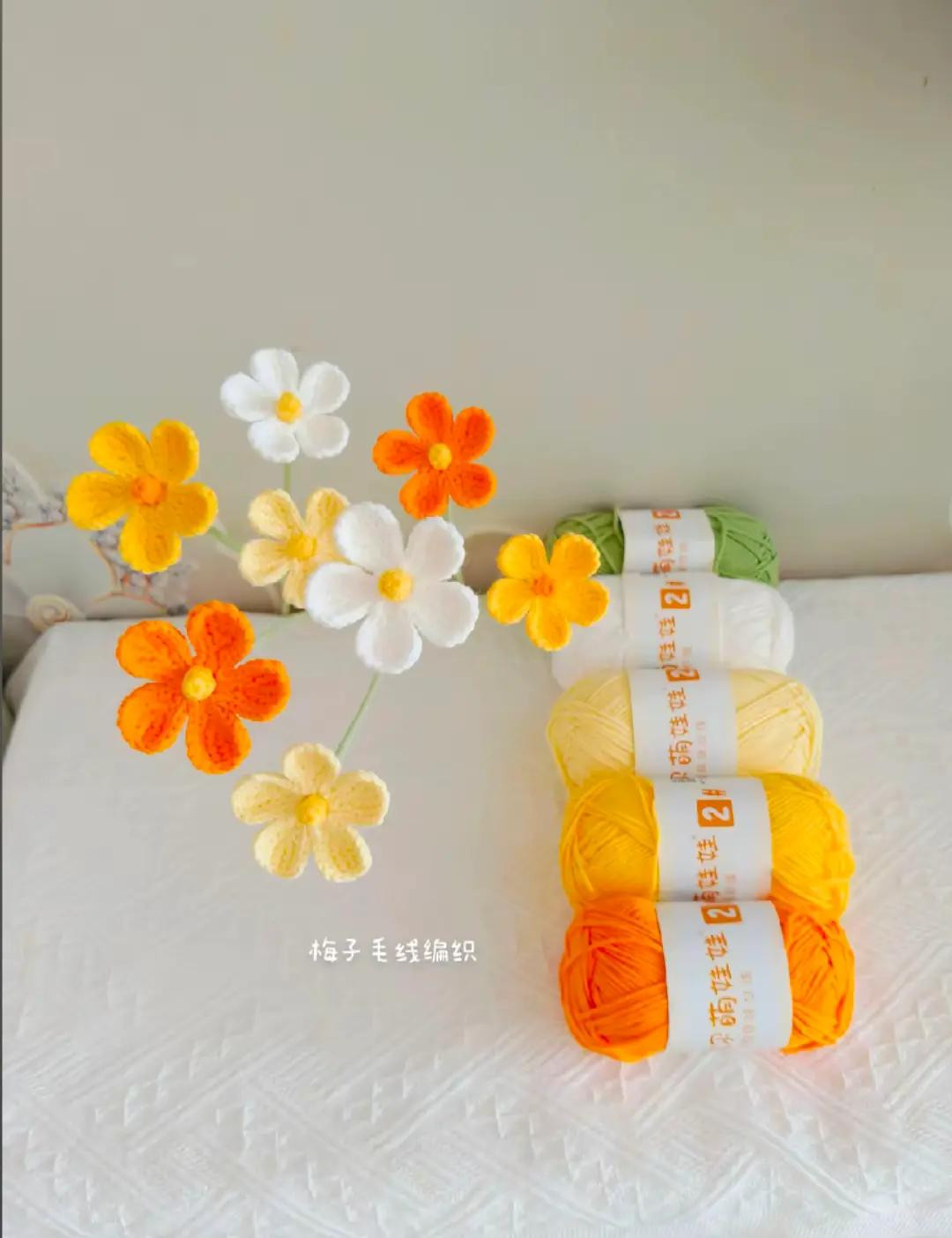 Crochet Pattern: Daffodil Flowers with Yarn Balls