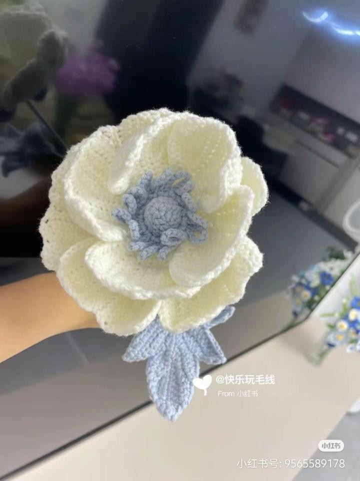 Crochet Pattern for a Beautiful Blooming Flower with Leaves