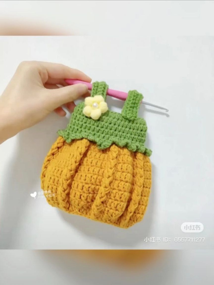 Crochet Pattern for a Yellow Dress with Green Bow