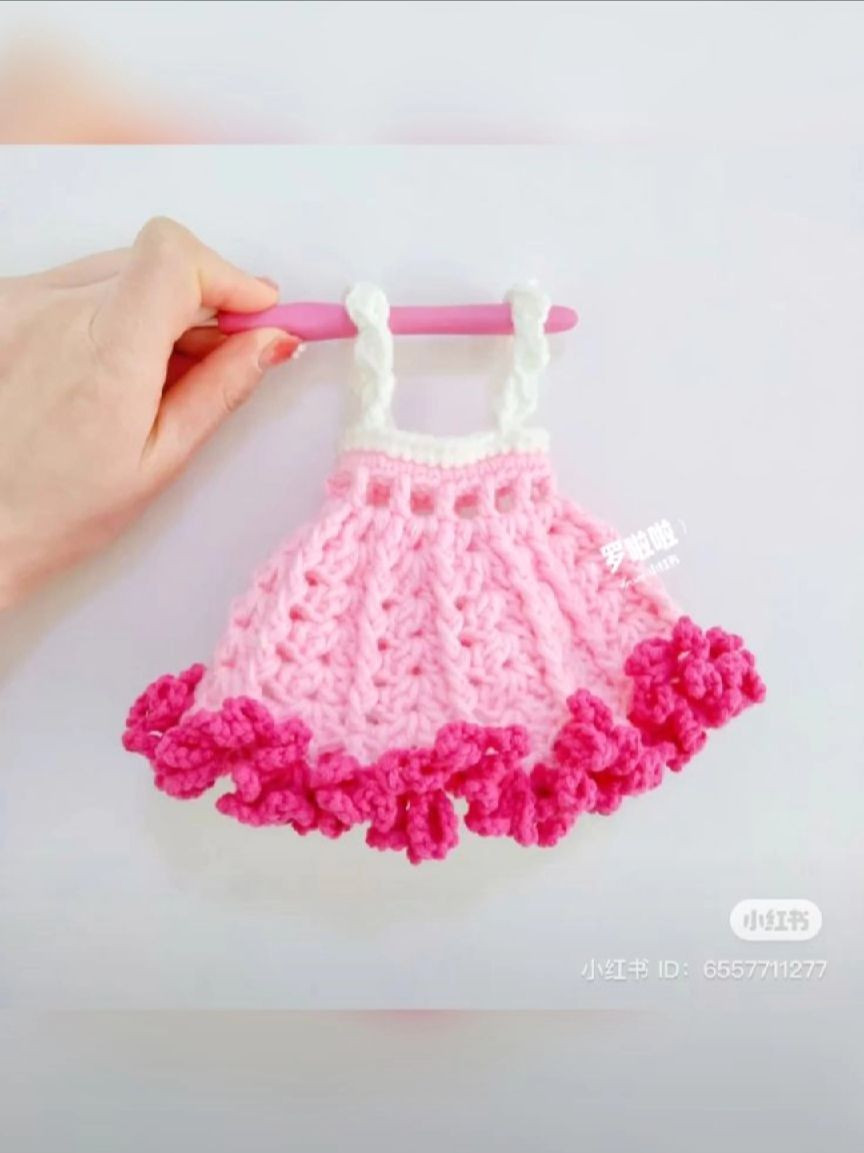 Crochet Pattern for a Yellow Dress with Green Bow