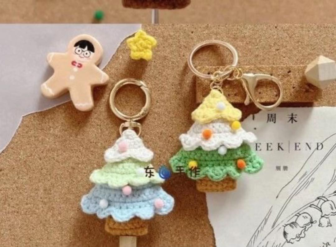 Crochet Pattern for Cute Christmas Tree Ornament with Star Topper