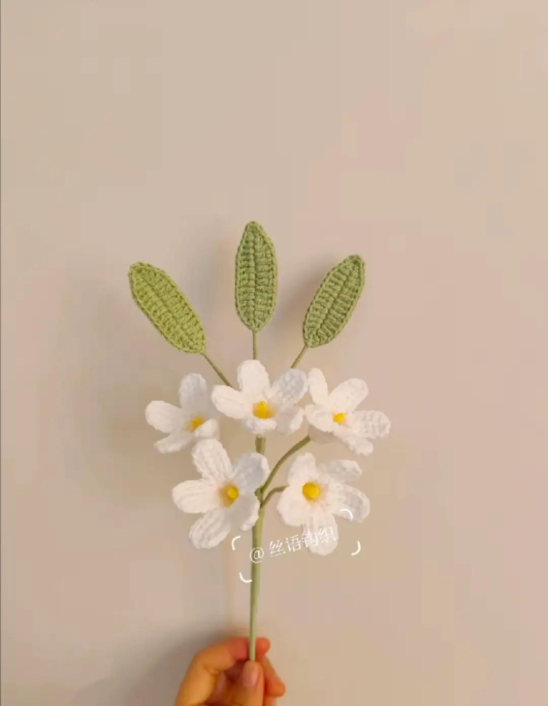 Crochet Pattern for Snow Berry Decoration with Detailed Instructions