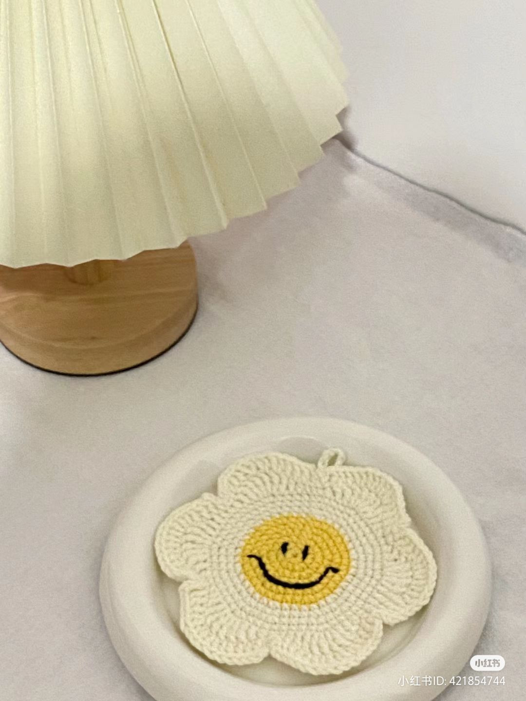 Crochet Smiley Flower Coaster for a Cheerful Home Decor