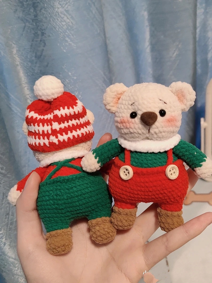 Cute Christmas Crochet Bears in Festive Outfits