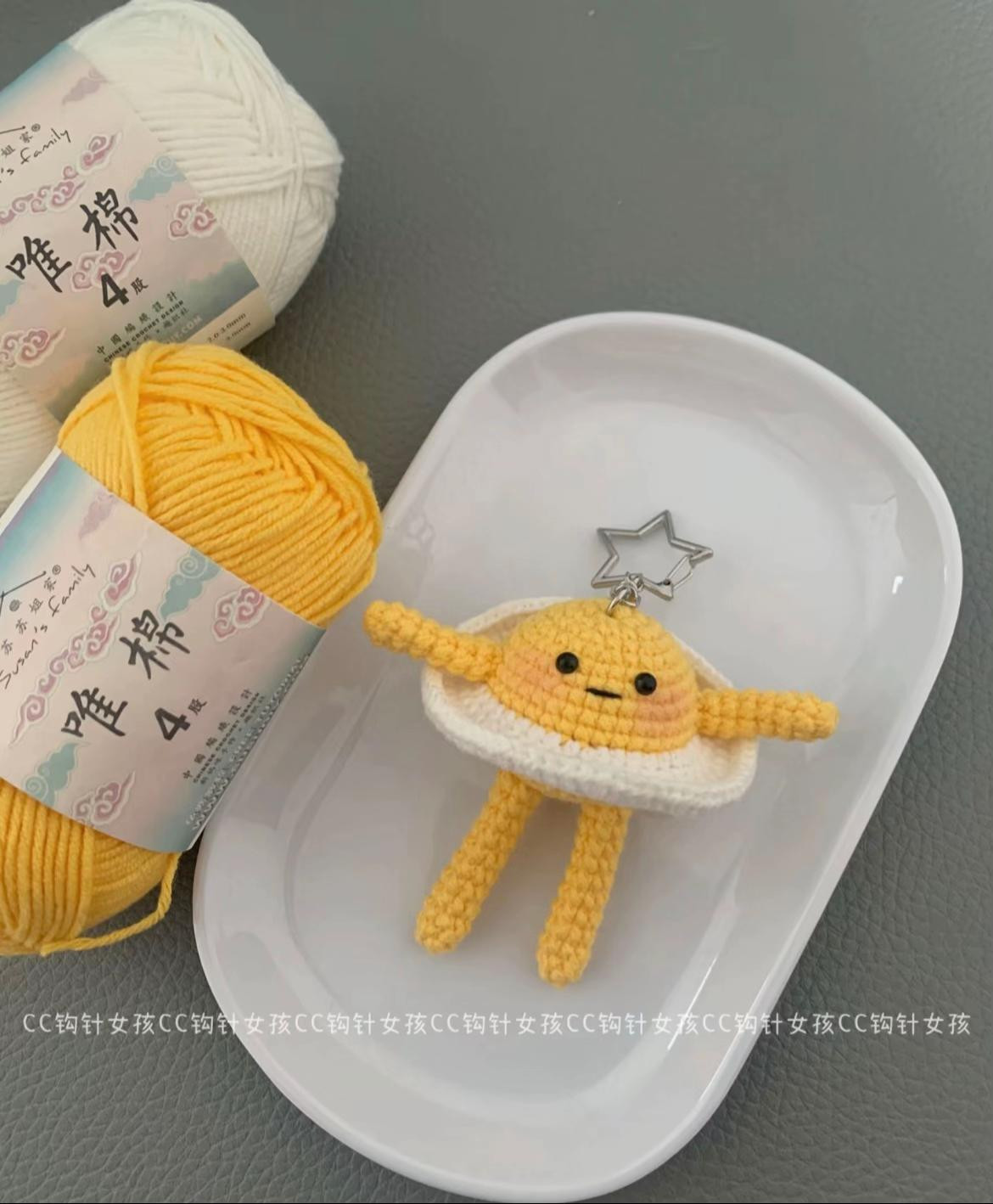 Cute Crochet Fried Egg Keychain Pattern with Star Clip