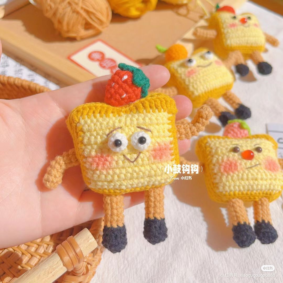Cute Crochet Toast with Fruit Toppings Amigurumi Pattern