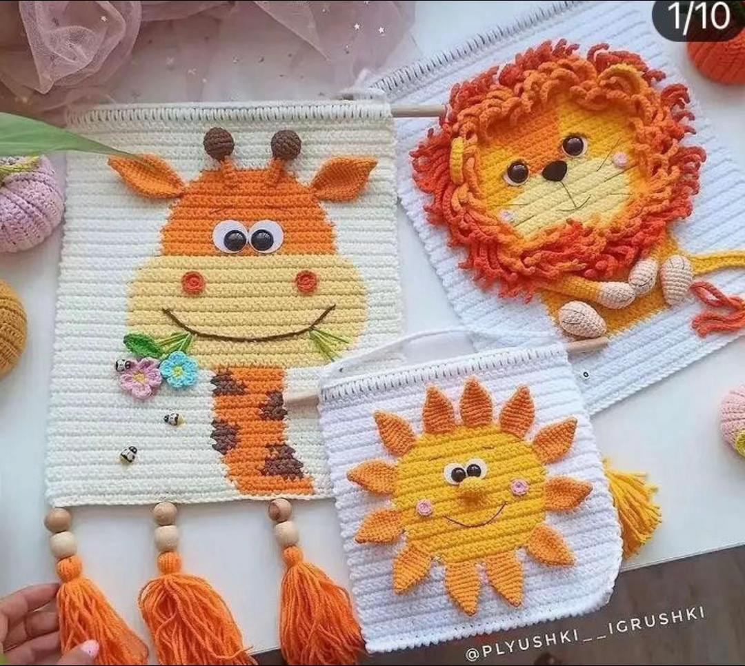 Cute Giraffe Crochet Pattern with Flowers and Tassels