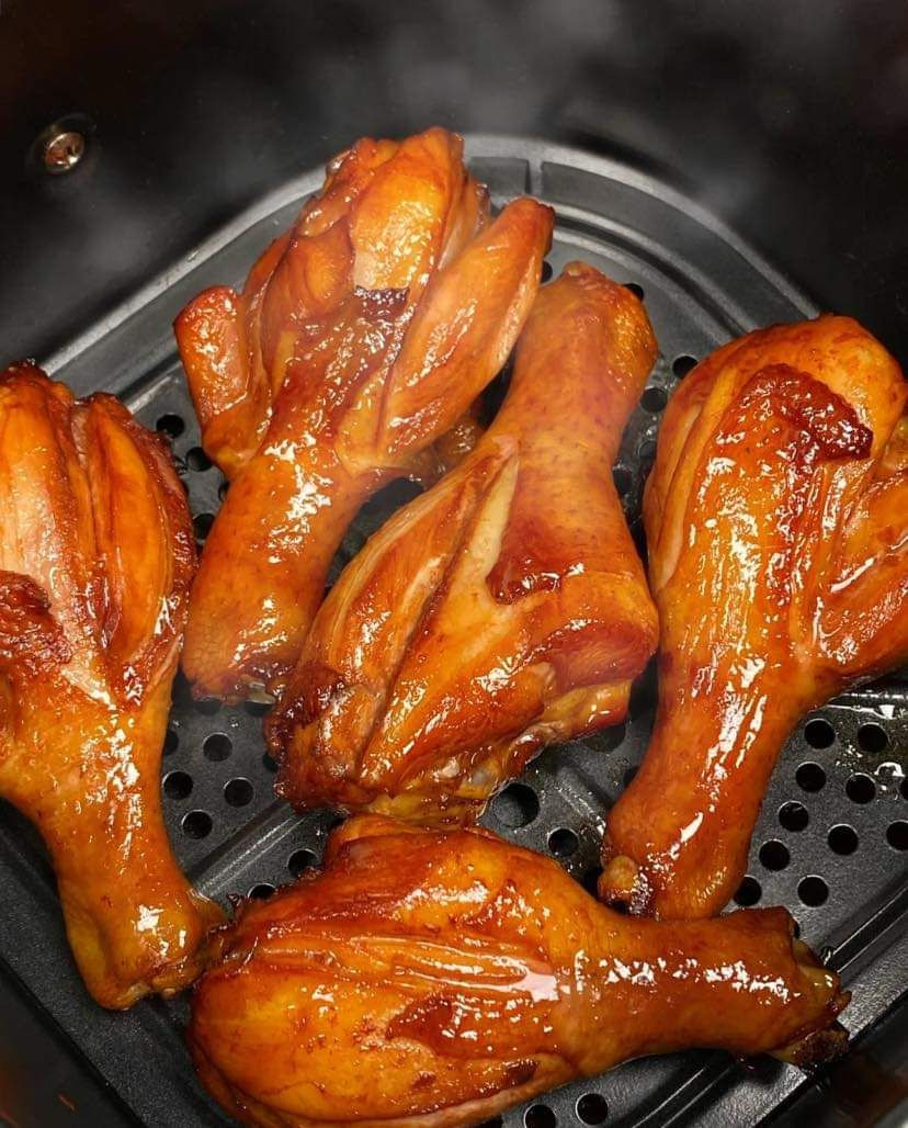 Đùi gà nướng mật ong thơm lừng, mềm ngọt bên trong