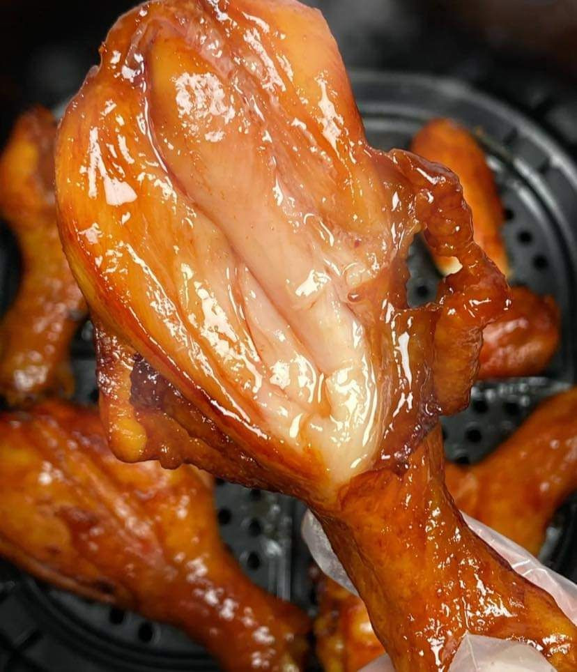 Đùi gà nướng mật ong thơm lừng, mềm ngọt bên trong
