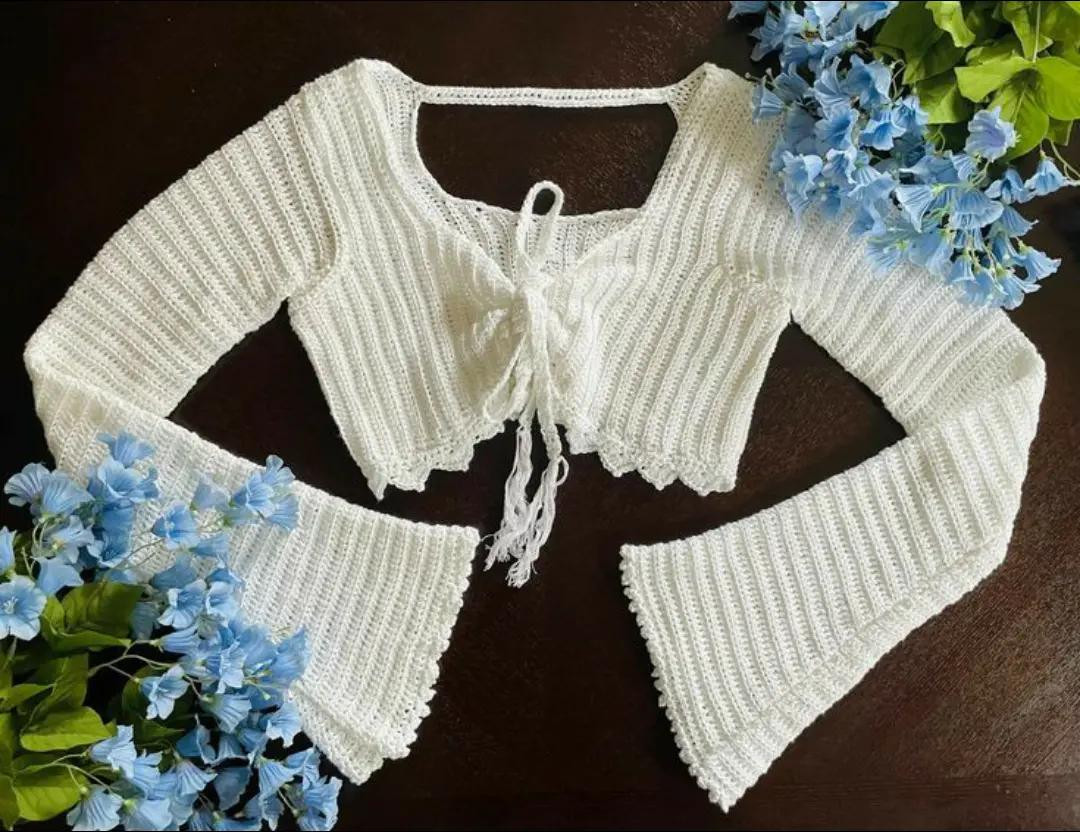 Elegant Crochet Crop Top with Floral Pattern Design