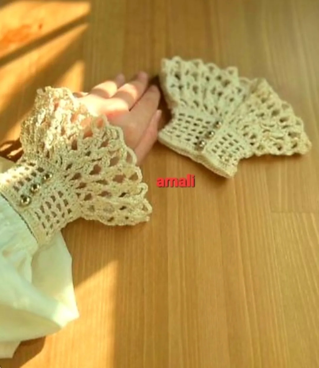 Elegant Crochet Lace Cuffs and Patterns for Fashionable Accessories